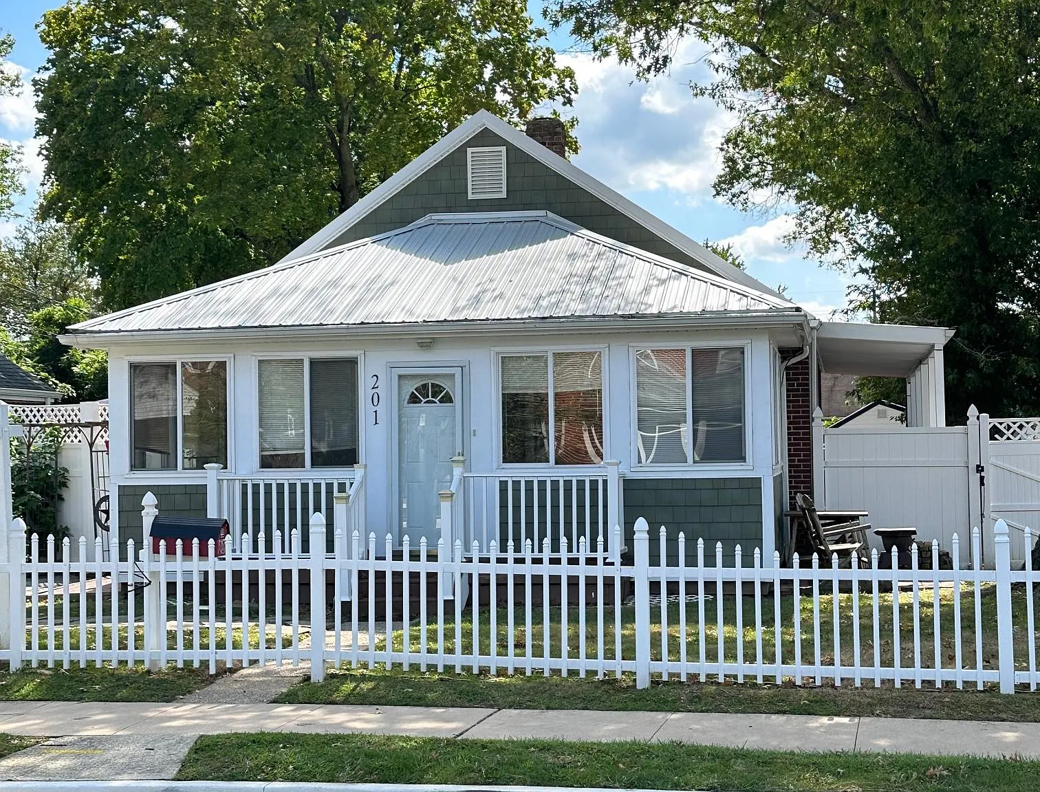 3 bed, 1.5 bath, 1000 sqft, $3,450 — Photo 1