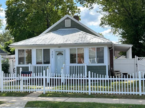 201 E Park Pl, Newark, DE 19711