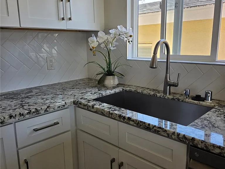 1812 W Balboa Blvd — Photo 5