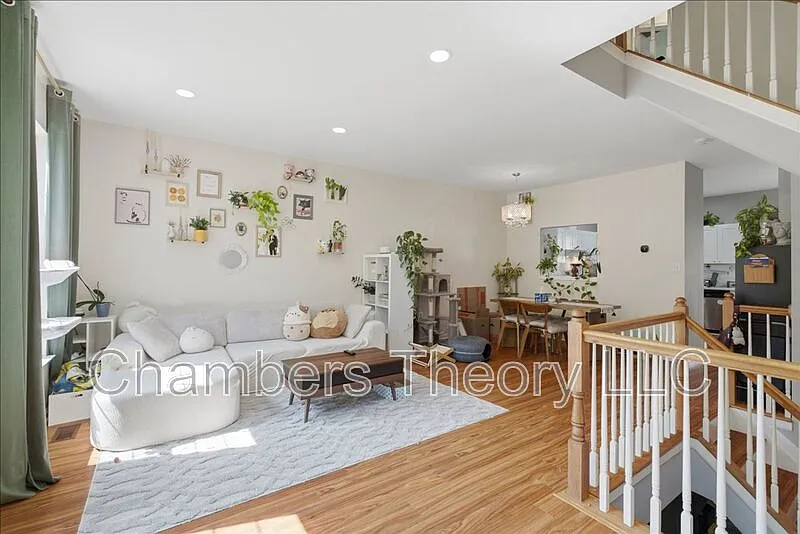 3 bed, 3.0 bath, 1950 sqft, $3,300 — Photo 4
