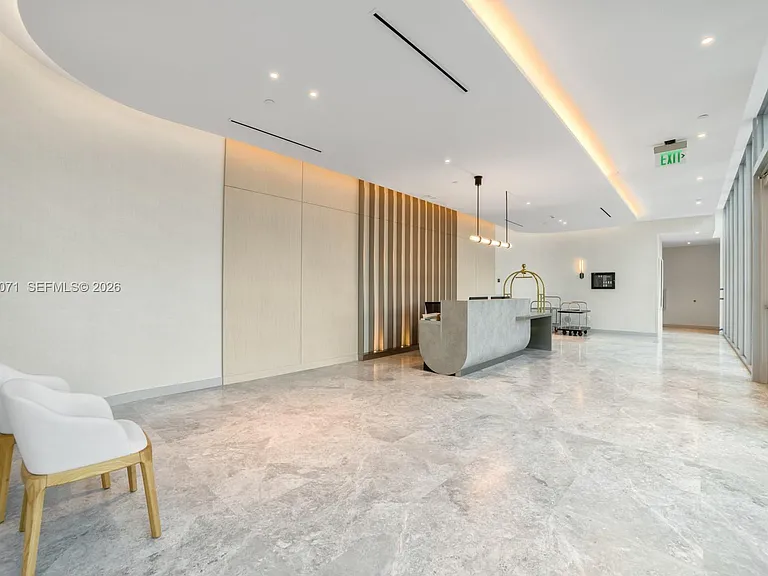 9221 E Bay Harbor Dr #610 — Photo 48