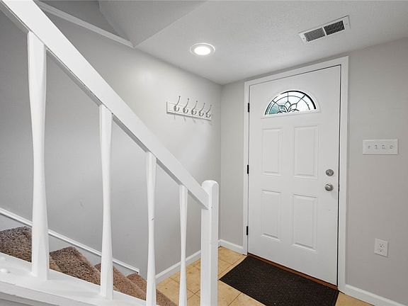 3rd image of 3125 Laurel Ridge Cir