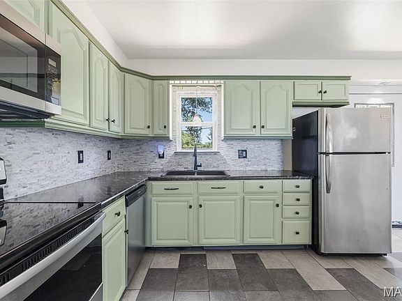 5th image of 1285 Acredale Dr