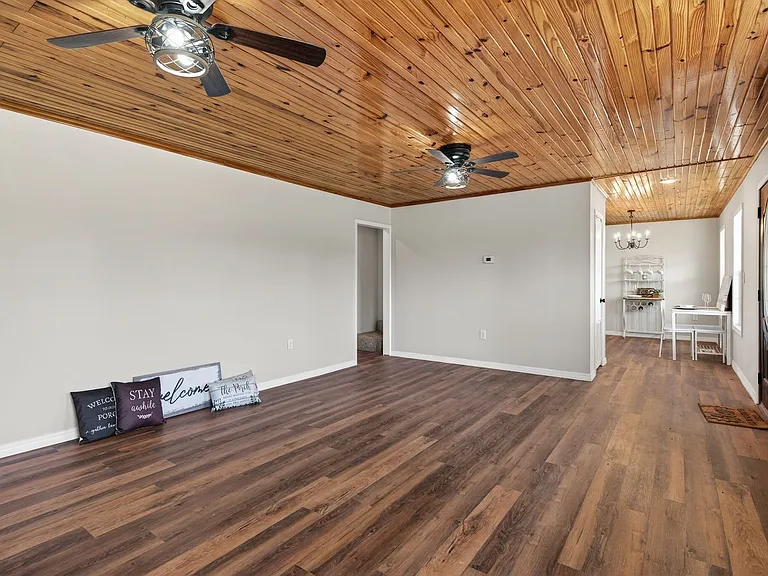 13081 E State Highway 22 — Photo 18