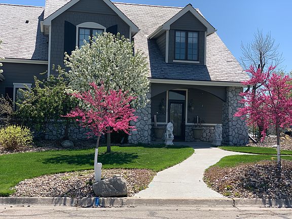 2nd image of 990 N Lakeshore Dr