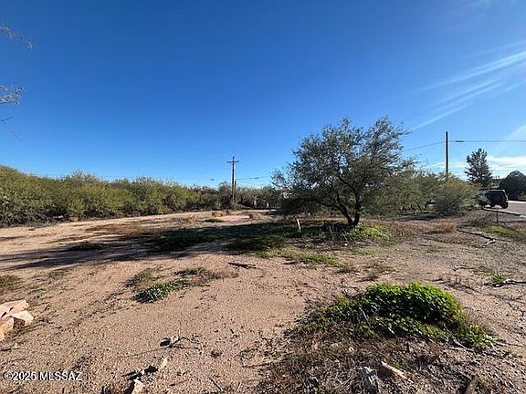 3rd image of 727 N Tiger Dr #14-15