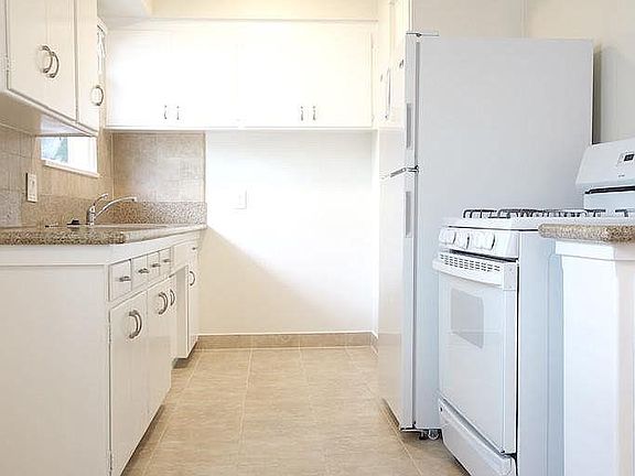 4th image of 440 Mission St APT C3