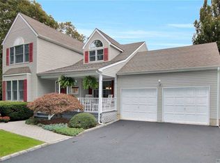 32 Andys Ln, Eastport, NY 11941