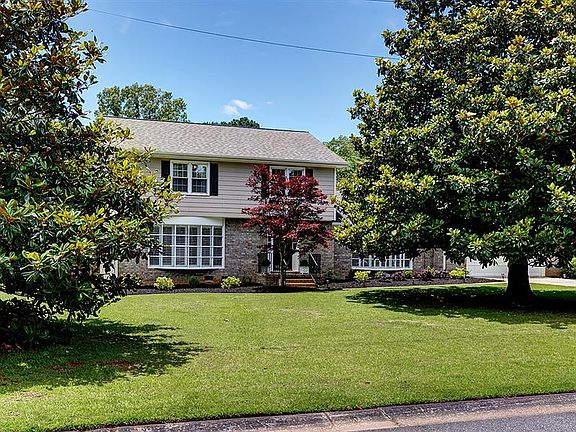 2nd image of 3952 Plantation Dr