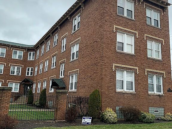 3rd image of 4814 W Hutchinson St APT 2C