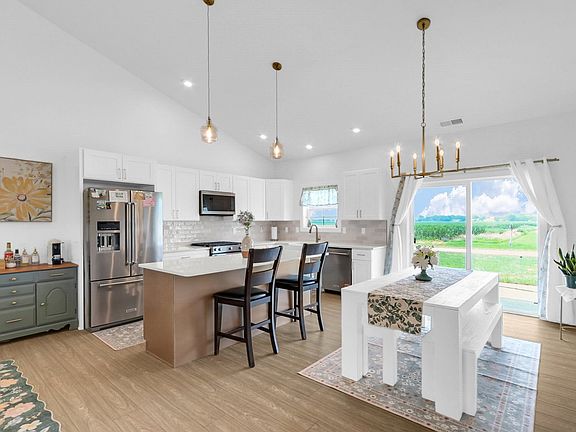 3rd image of 3401 Melissa Ln