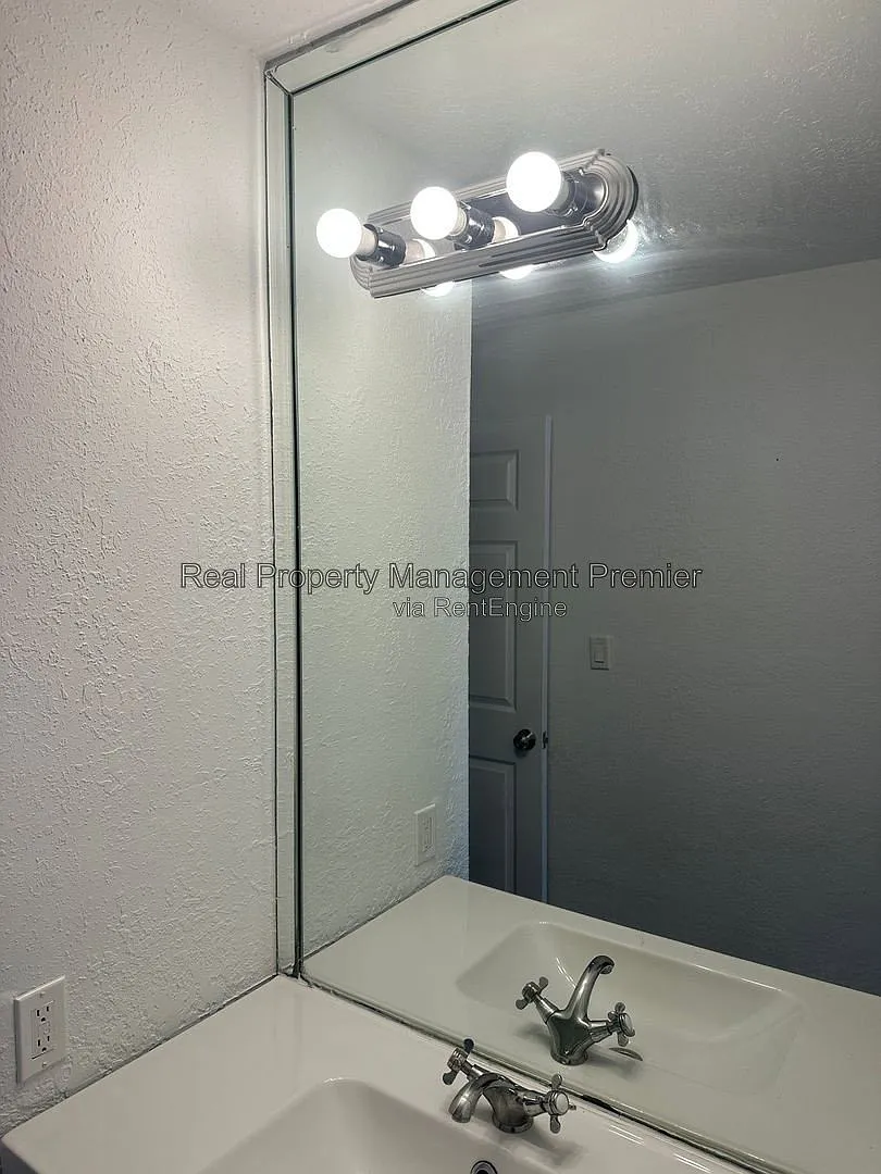 2268 SW 81st Ave — Photo 4