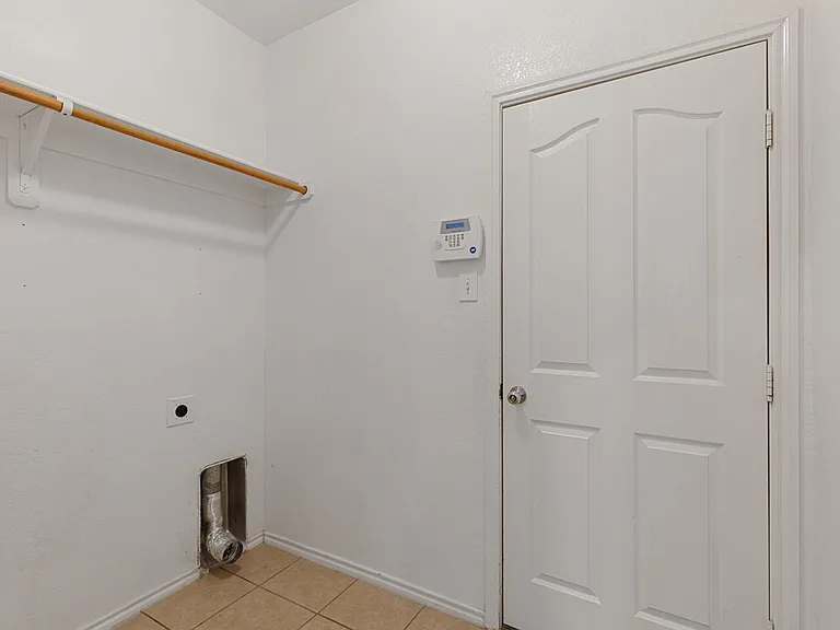 12913 Farmington Dr — Photo 19