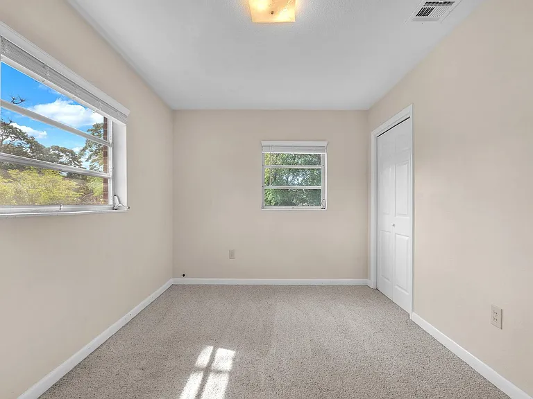 385 Lincoln Ave — Photo 19