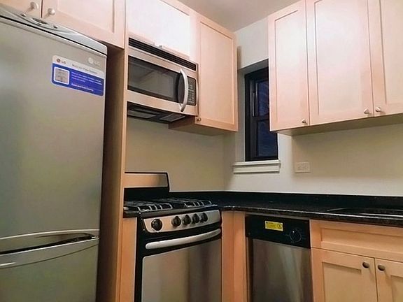 5th image of 17 E 67th St APT 3E