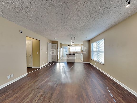 5th image of 1700 Stone Hollow Ct