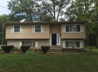 1118 Blue Heron Dr, Highland, MI 48357
