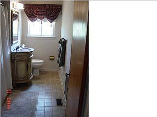 3rd image of 3612 Helen Ln