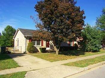 2nd image of 821 Hickory Hill Dr