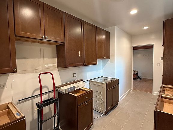 4th image of 2300 W Sunnyside Ave APT 3E