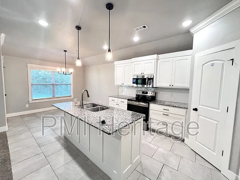 24 Bonhill Ln — Photo 6