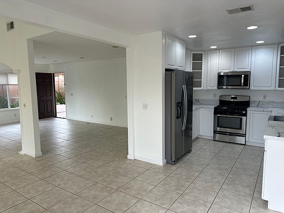 2nd image of 2287 Levante St #B
