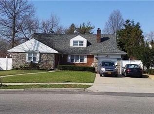 1649 Arkansas Dr, Valley Stream, NY 11580