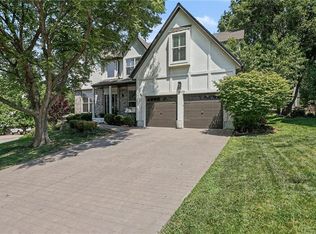 11579 S Skyview Ln, Olathe, KS 66061