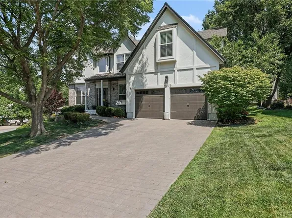 11579 S Skyview Ln, Olathe, KS 66061