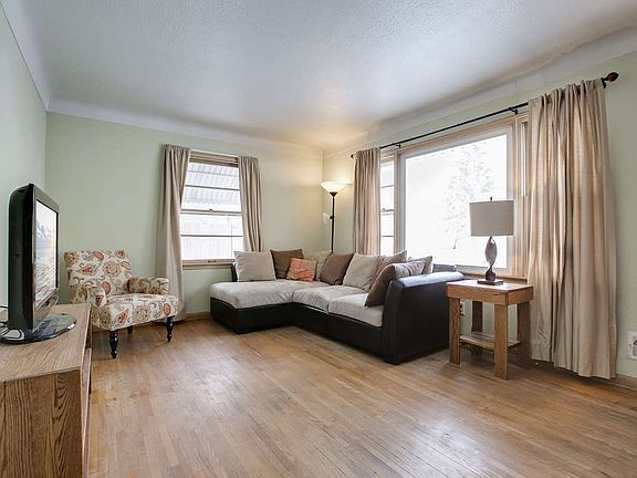 5th image of 1072 Hubbard Ave