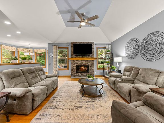 5th image of 2625 E Walnut Ct