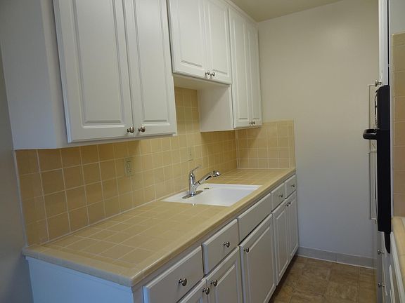 3rd image of 2050 Latham St Unit 26