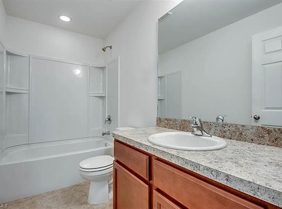 5th image of 407 Shadow Lakes Dr