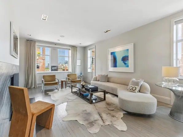 465 West 23rd Street 19D image 2 of 26