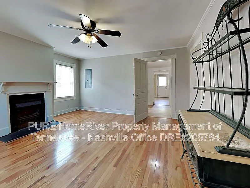 3 bed, 1.0 bath, 1400 sqft, $1,900 — Photo 3