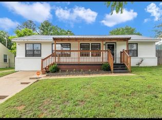 905 Forest Dr, Sand Springs, OK 74063