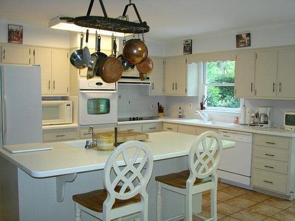 3rd image of 536 Breedlove Dr