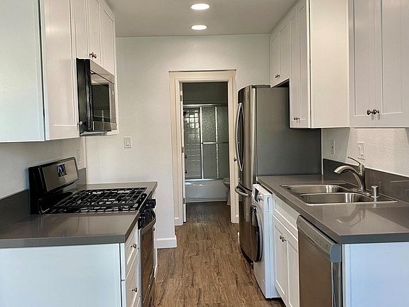 2nd image of 530 Calle La Roda #1B-1Ba-704Sqft