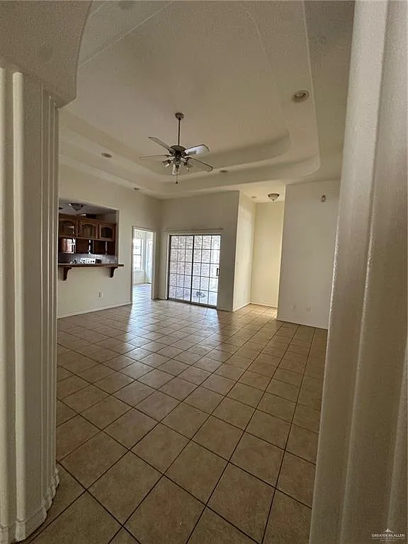 4 bed, 2.0 bath, 2274 sqft, $1,700 — Photo 3