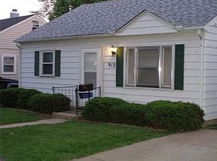 913 Walter Ave, Aurora, IL 60505
