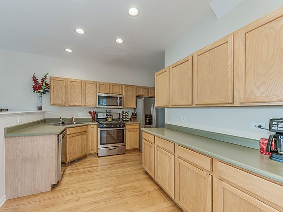 5th image of 2481 Jamestown Ln