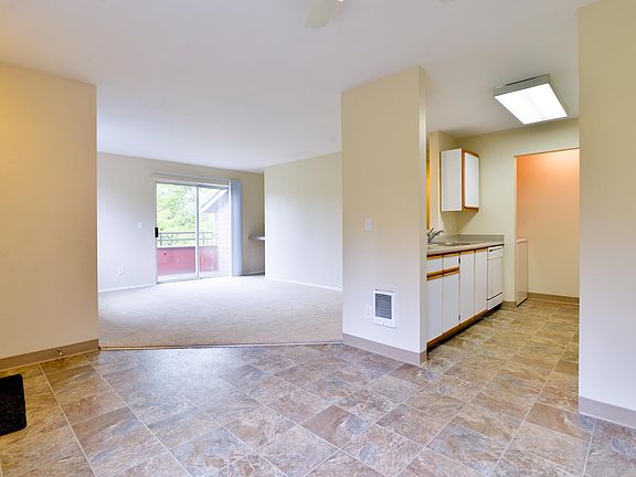 2nd image of 4900 SW Greensboro Way #134