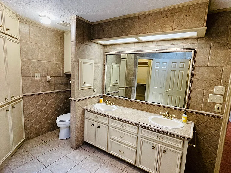 8706 Sandstone Dr — Photo 12