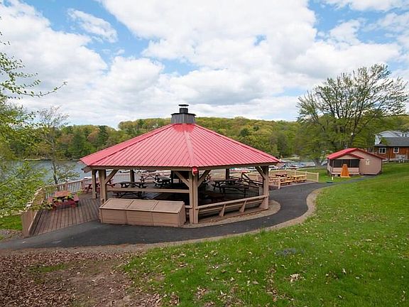 3rd image of 111 Hidden Valley Dr