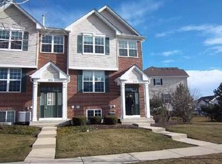 257 S Oak Creek Ln, Romeoville, IL 60446