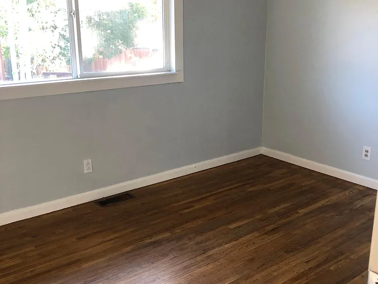 410 NE 10th St — Photo 8