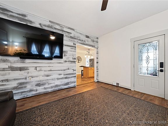 3rd image of 419 E Maple Street
