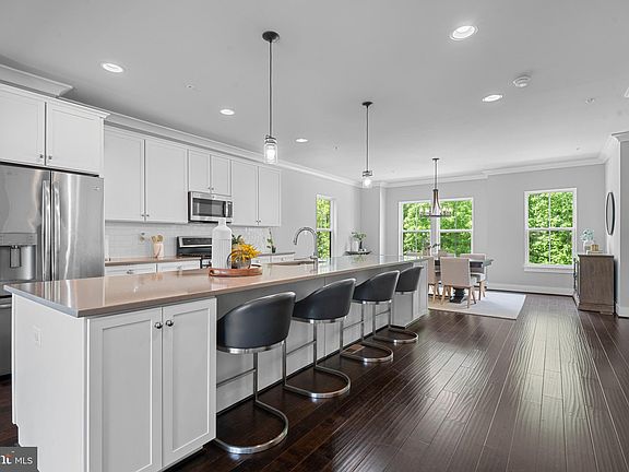 4th image of 270 Caulfield Ln