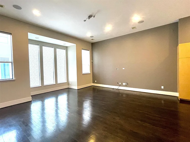 954 Patterson St — Photo 10