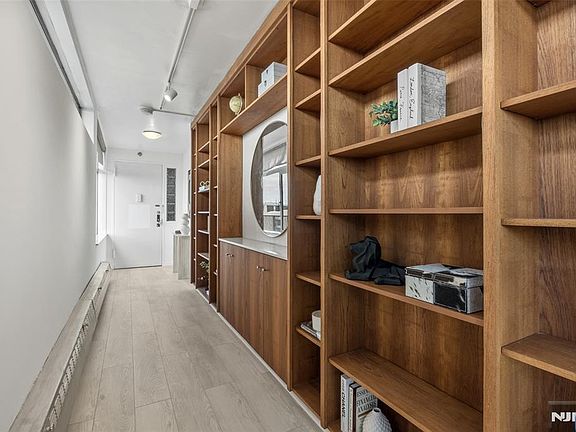 3rd image of 1 Horizon Rd #Penthouse 1